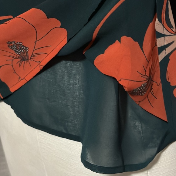 Cupcakes and Cashmere Josette Swing Style Blouse-Dark Green/Red Poppies-Sz S - Picture 5 of 15
